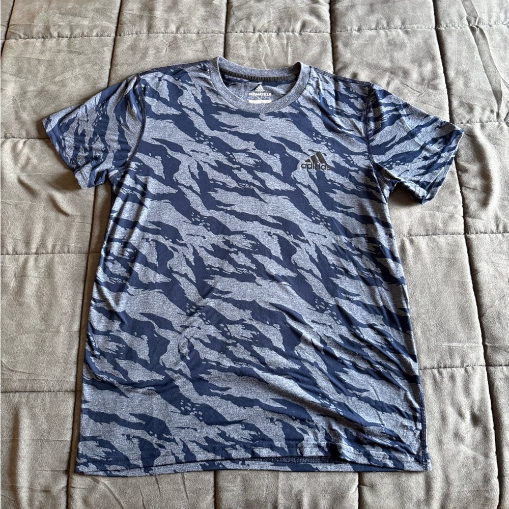 Adidas Gray and Blue Patterned Men's Tee Y2K